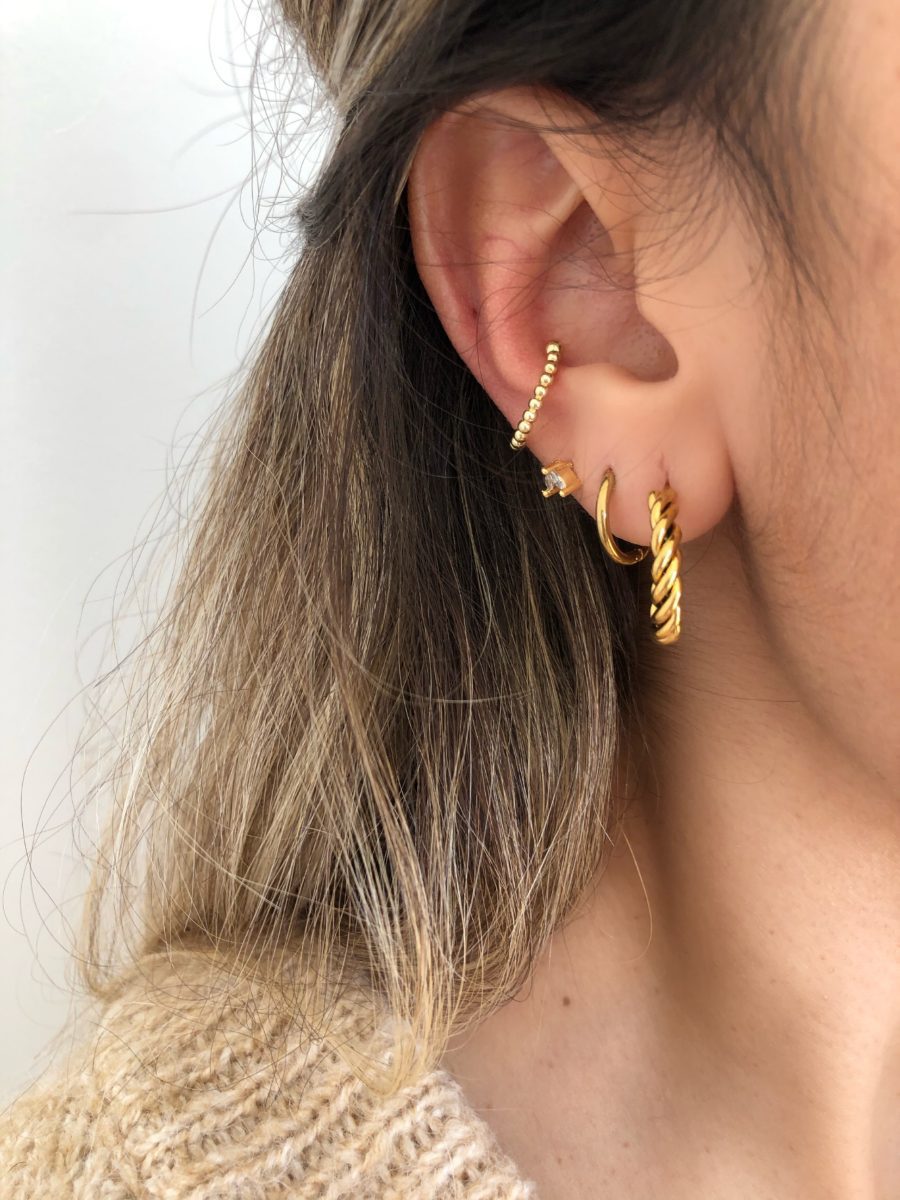 Earcuff Dourado em Aço com Bolinhas