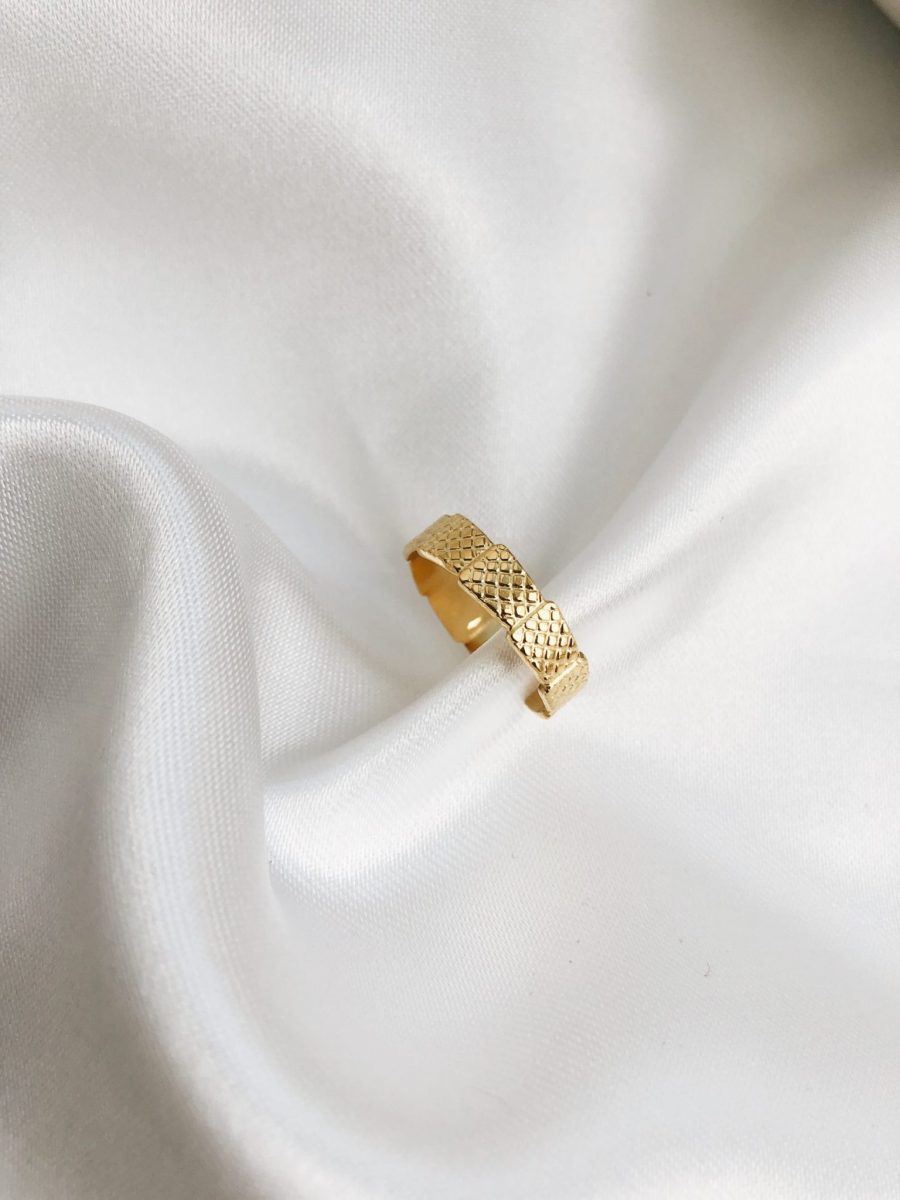 Anel em Aço Dourado Malhado