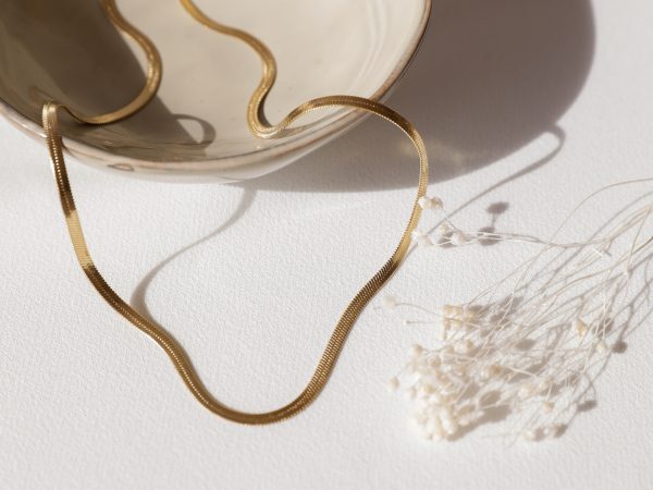 Colar Dourado em Aço Achatado Fininho5