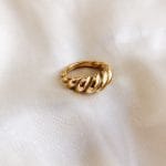 Anel em Aço Dourado Minimalista Torcido