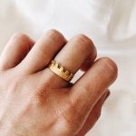 Anel em Aço Dourado Ajustável com Folhas Pequeninas