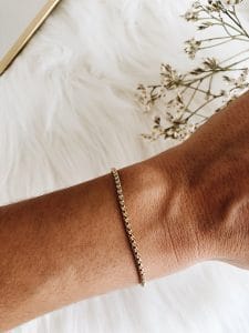 Pulseira em Aço Dourada Fininha Malha Quadrada Pequenina