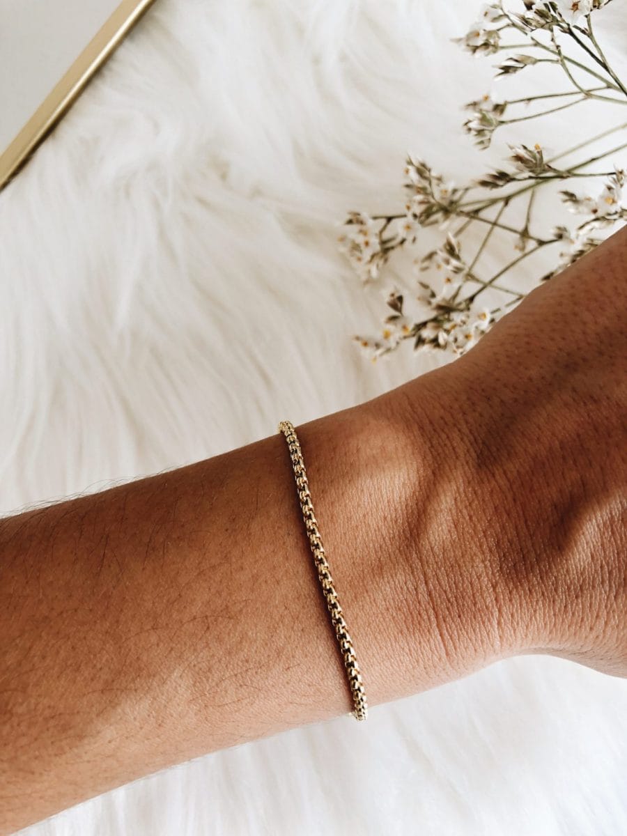 Pulseira em Aço Dourada Fininha Malha Quadrada Pequenina