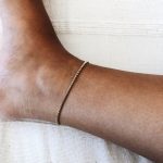 Pulseira em Aço Dourada para o Pé ou Pulso Fininha Malha Quadrada Pequenina