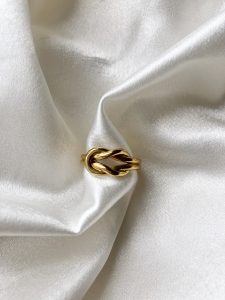 Anel Sigma com Nó em Prata com Banho de Ouro 24K