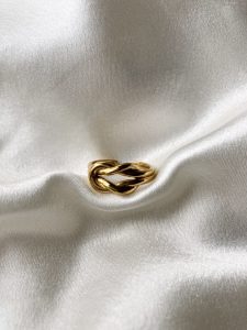 Anel Sigma com Nó em Prata com Banho de Ouro 24K
