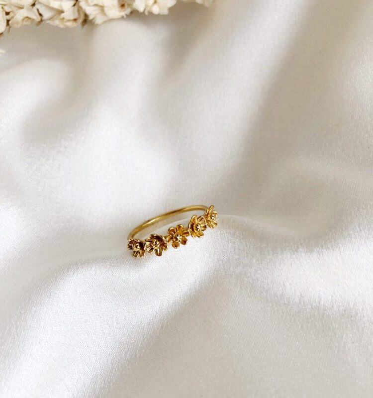 Anel Thalita com Flores em Prata com Banho de Ouro 24K