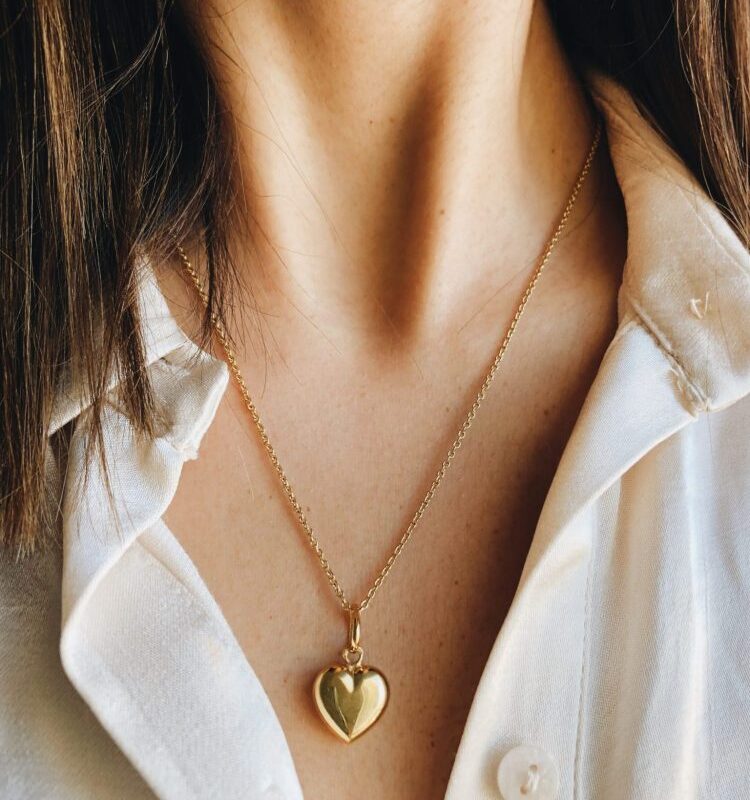 Colar Zaniah com Coração em Prata com Banho de Ouro 24K