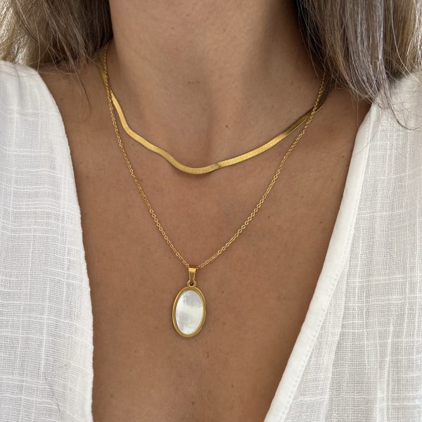 Colar em Aço Dourado Comprido com Madrepérola Oval