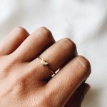 Anel em Aço Dourado com Borboleta