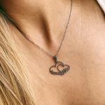 Colar em Aço Prateado Adoro-te Mãe em 2 Corações