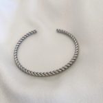 Pulseira Prateada em Aço Entrelaçada Fininha