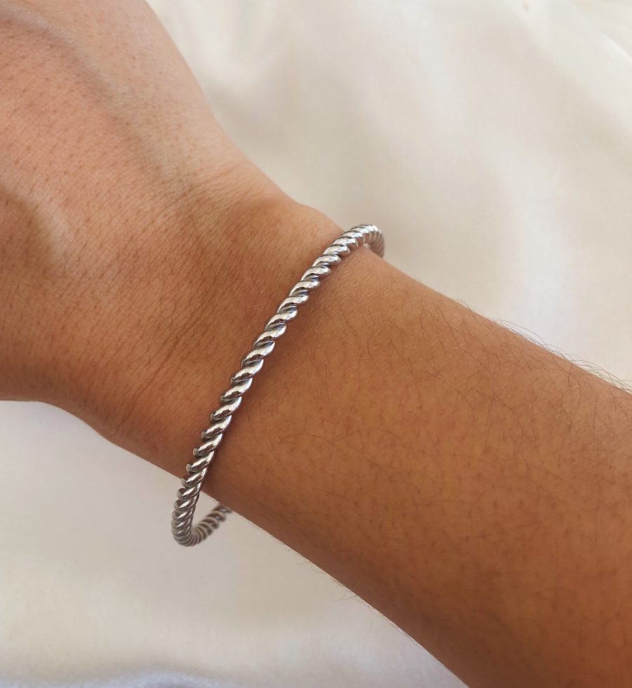 Pulseira Prateada em Aço Entrelaçada Fininha