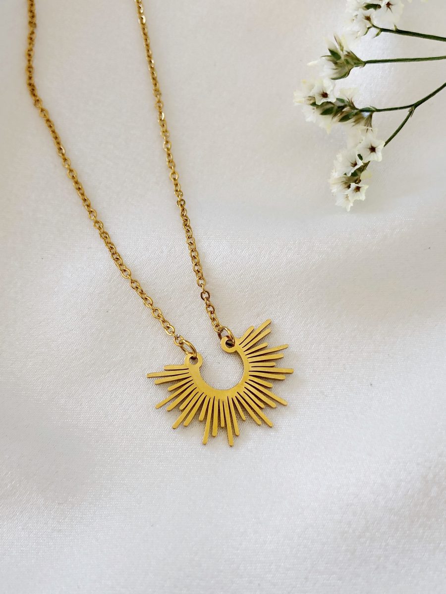 Colar em Aço Dourado Meio Sol