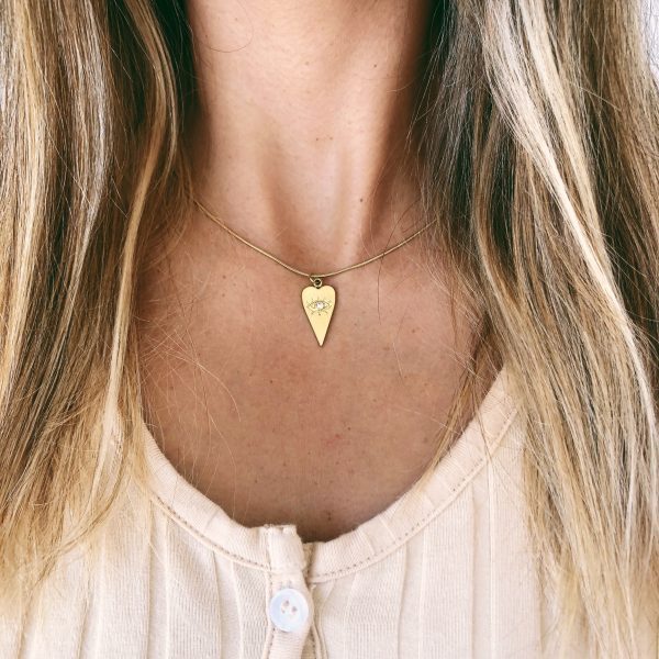 Colar em Aço Dourado com Pendente Coração com Olho Brilhante