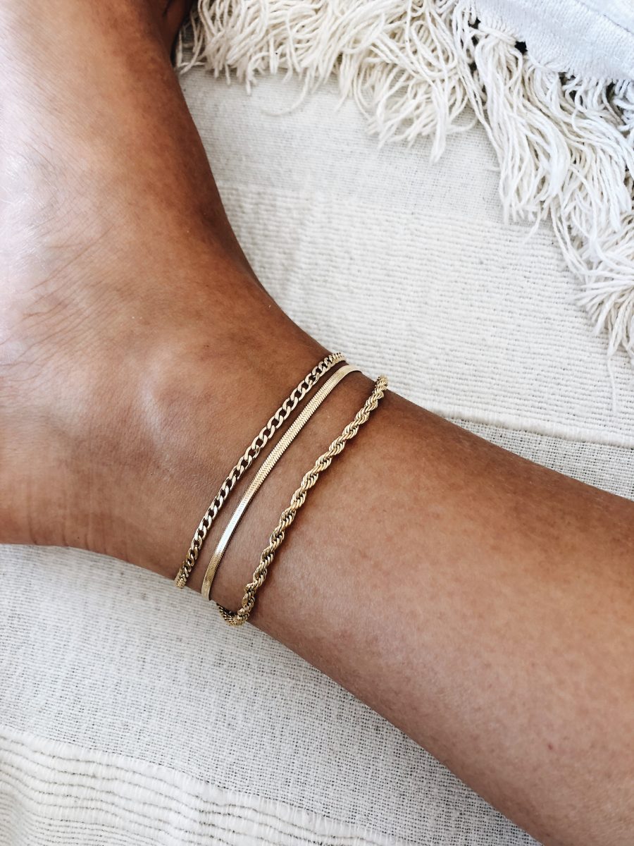 Pulseira em Aço Dourada para o Pé Entrelaçada Fininha