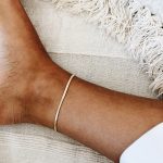 Pulseira em Aço Dourada para o Pé Minimalista Achatada Fininha