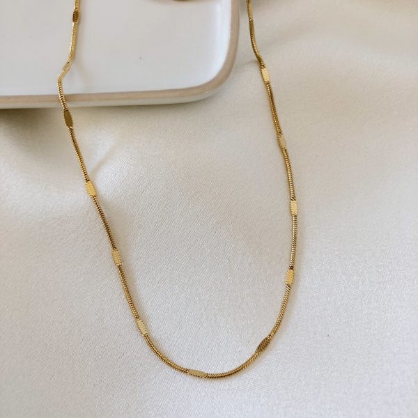 Colar em Aço Dourado Minimalista Annie