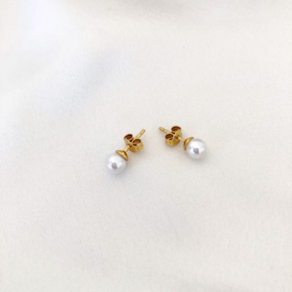 Brincos em Prata com Banho de Ouro 24K com Pérola Pequenina de 55mm