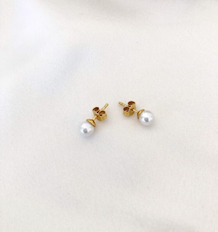 Brincos em Prata com Banho de Ouro 24K com Pérola Pequenina de 55mm