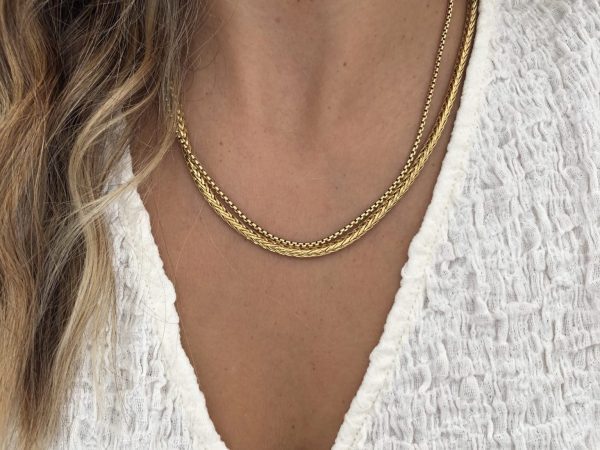 Colar em Aço Dourado de Malha Quadrada Fininha