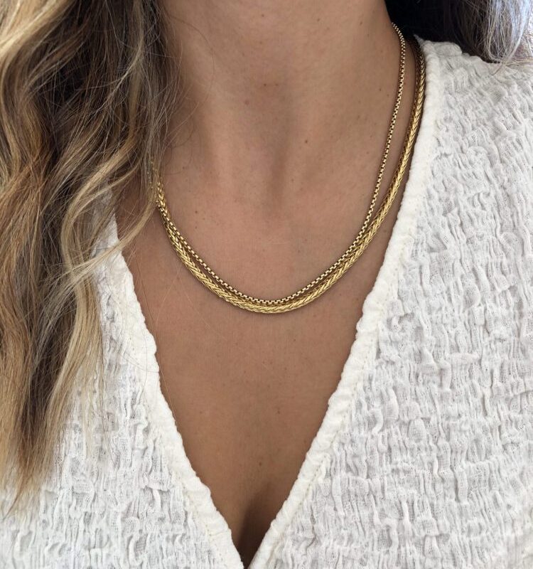 Colar em Aço Dourado de Malha Quadrada Fininha