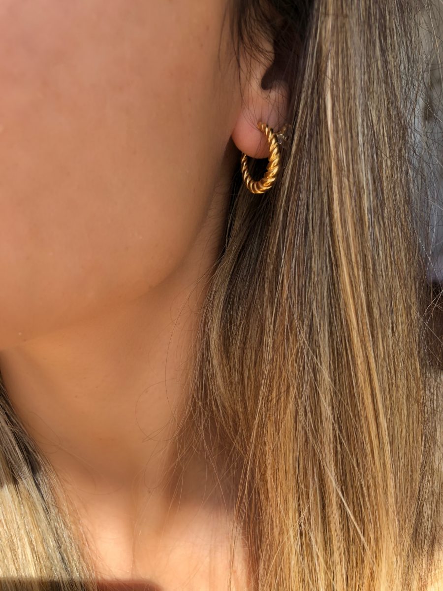 Argolas em Aço Douradas Minimalistas Torcidas