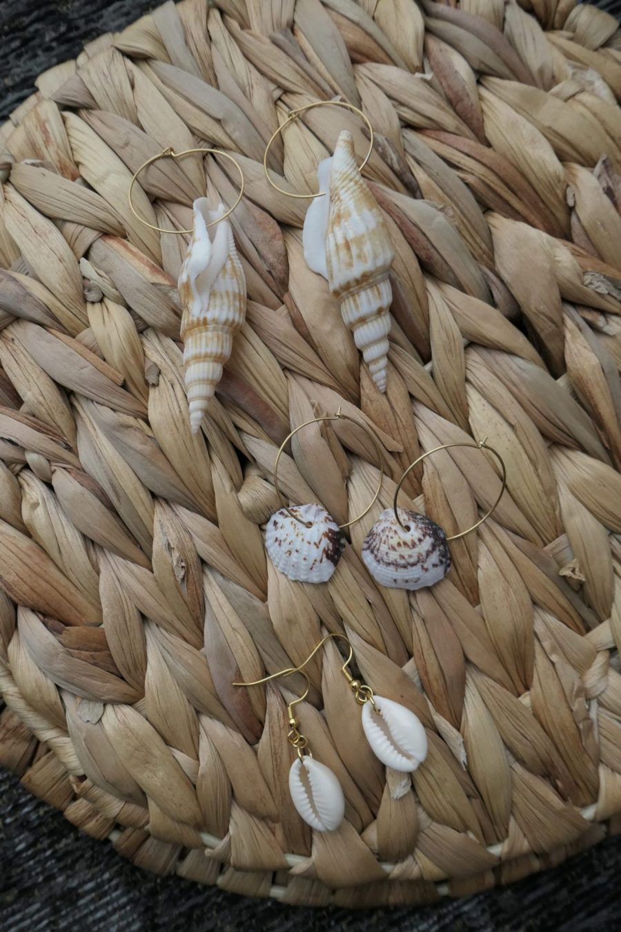 Brincos com Búzios Grandes e Conchas Pequenas