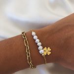 Pulseira em Aço com Pérolas e Trevo