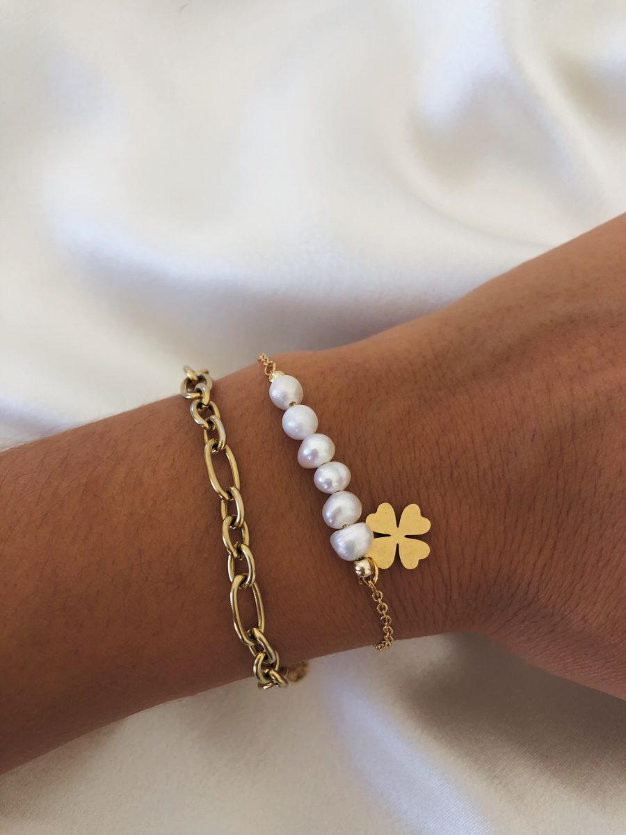 Pulseira em Aço com Pérolas e Trevo