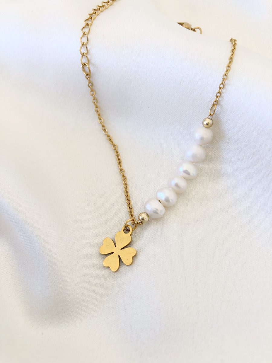 Pulseira em Aço com Pérolas e Trevo