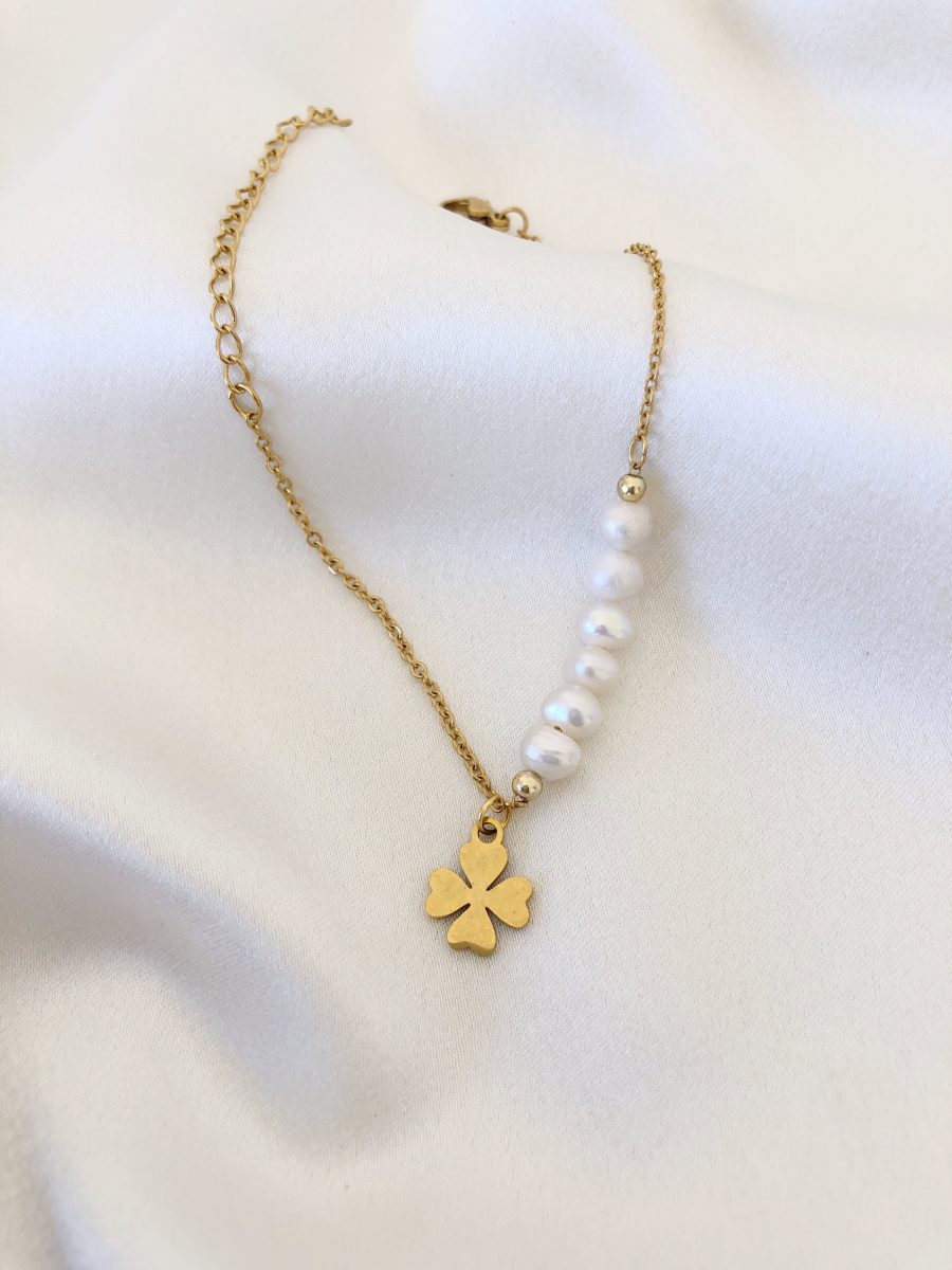 Pulseira em Aço com Pérolas e Trevo