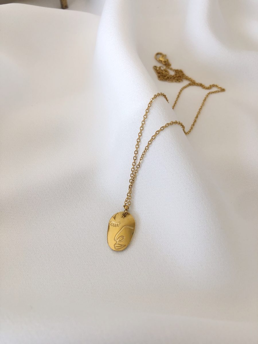 Colar em Aço Dourado Rosto Oval