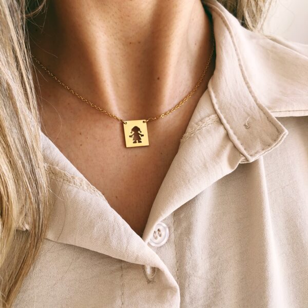 Colar em Aço Dourado e Prateado em Pendente Quadrado Menina e Menino