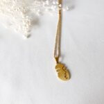 Colar em Aço Dourado com Rosto