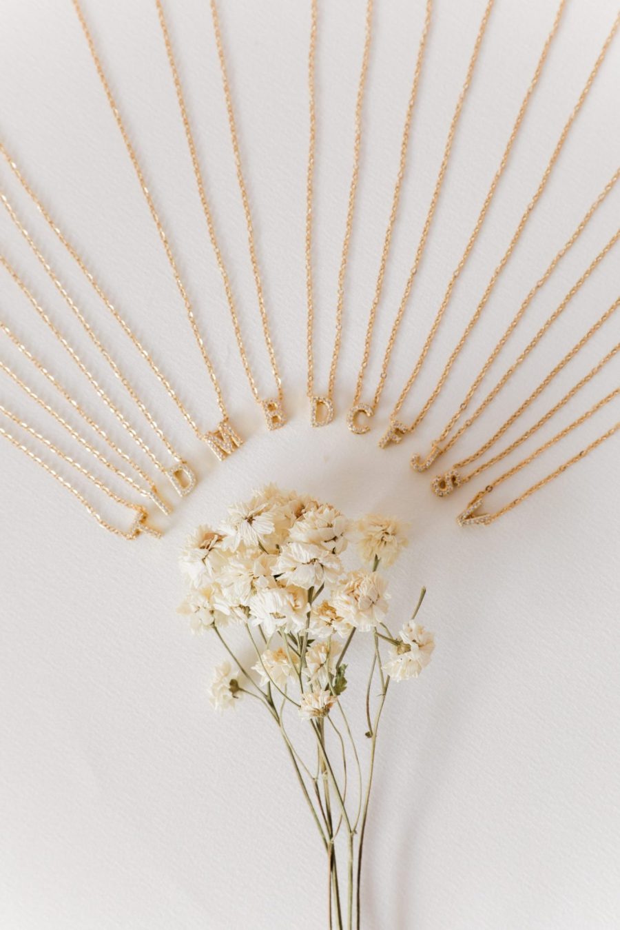 Colar em Aço Dourado com Letra de Zircónias