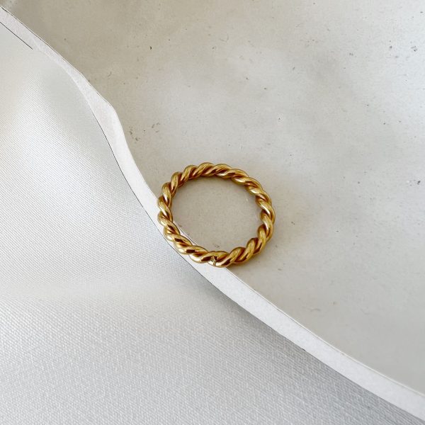 Anel em Aço Dourado Entrelaçado Fininho