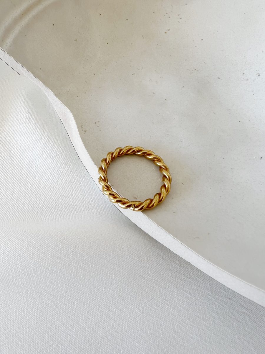 Anel em Aço Dourado Entrelaçado Fininho
