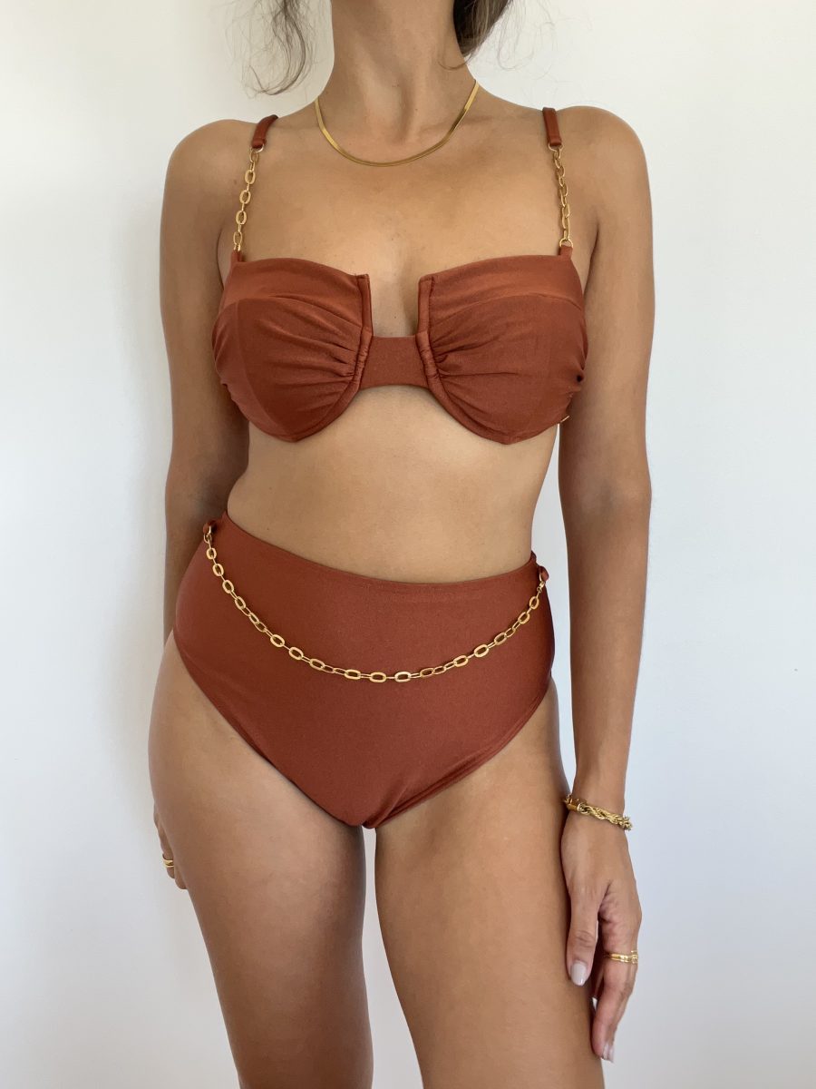 Biquini Concha Castanho com Correntes e Cueca Subida