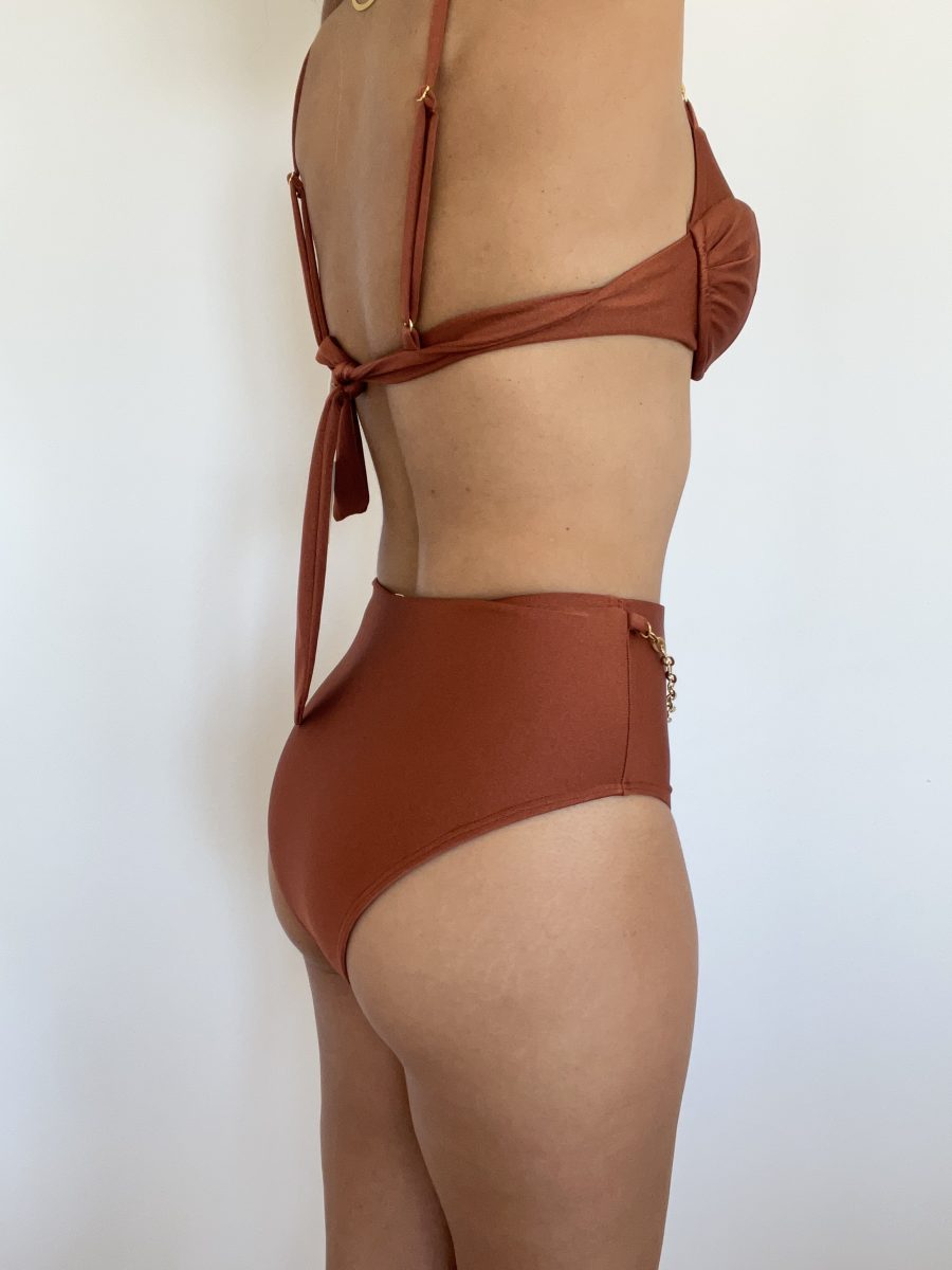 Biquini Concha Castanho com Correntes e Cueca Subida