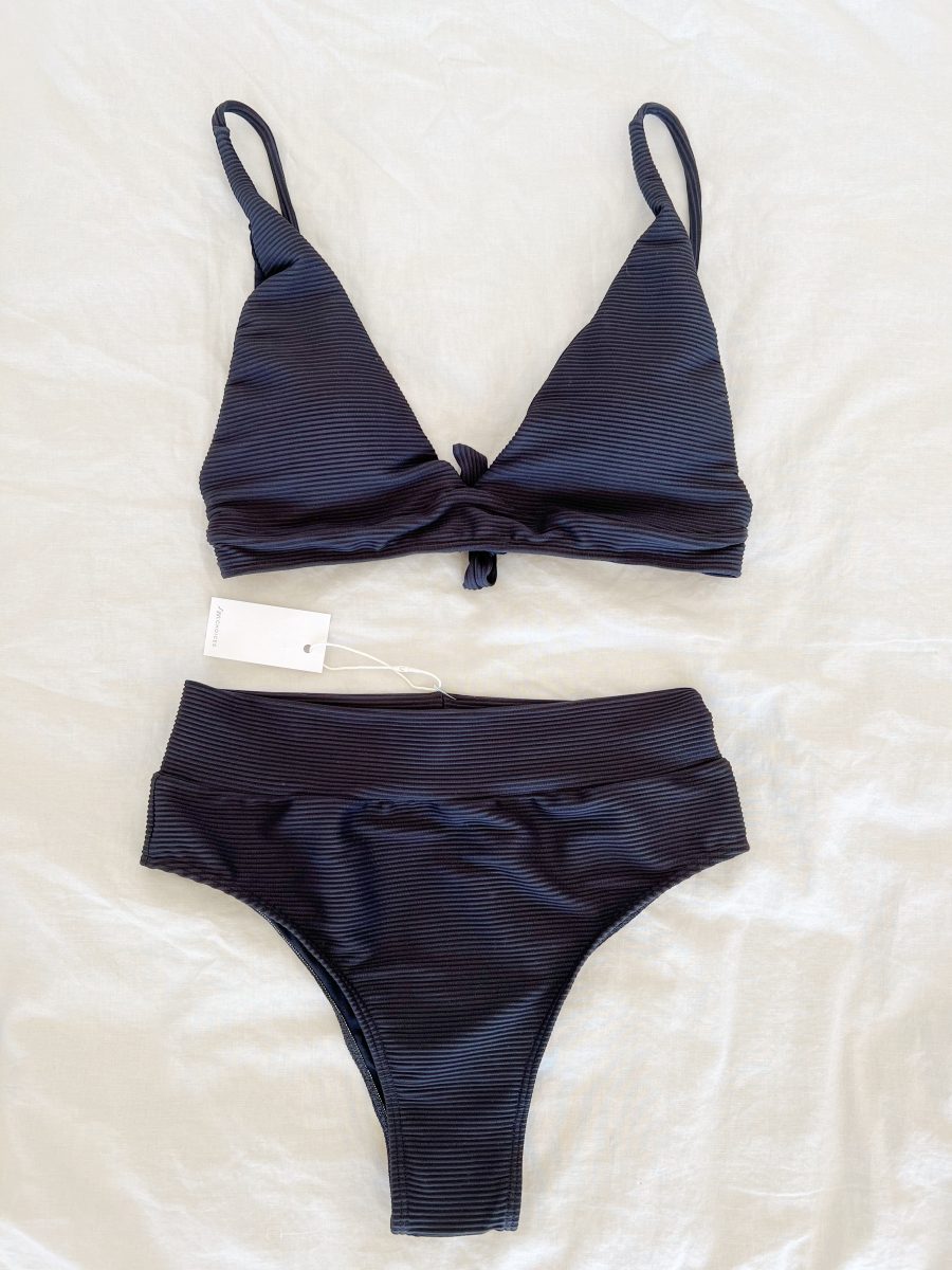 Biquini Preto Riscas com Textura com Cueca Subida