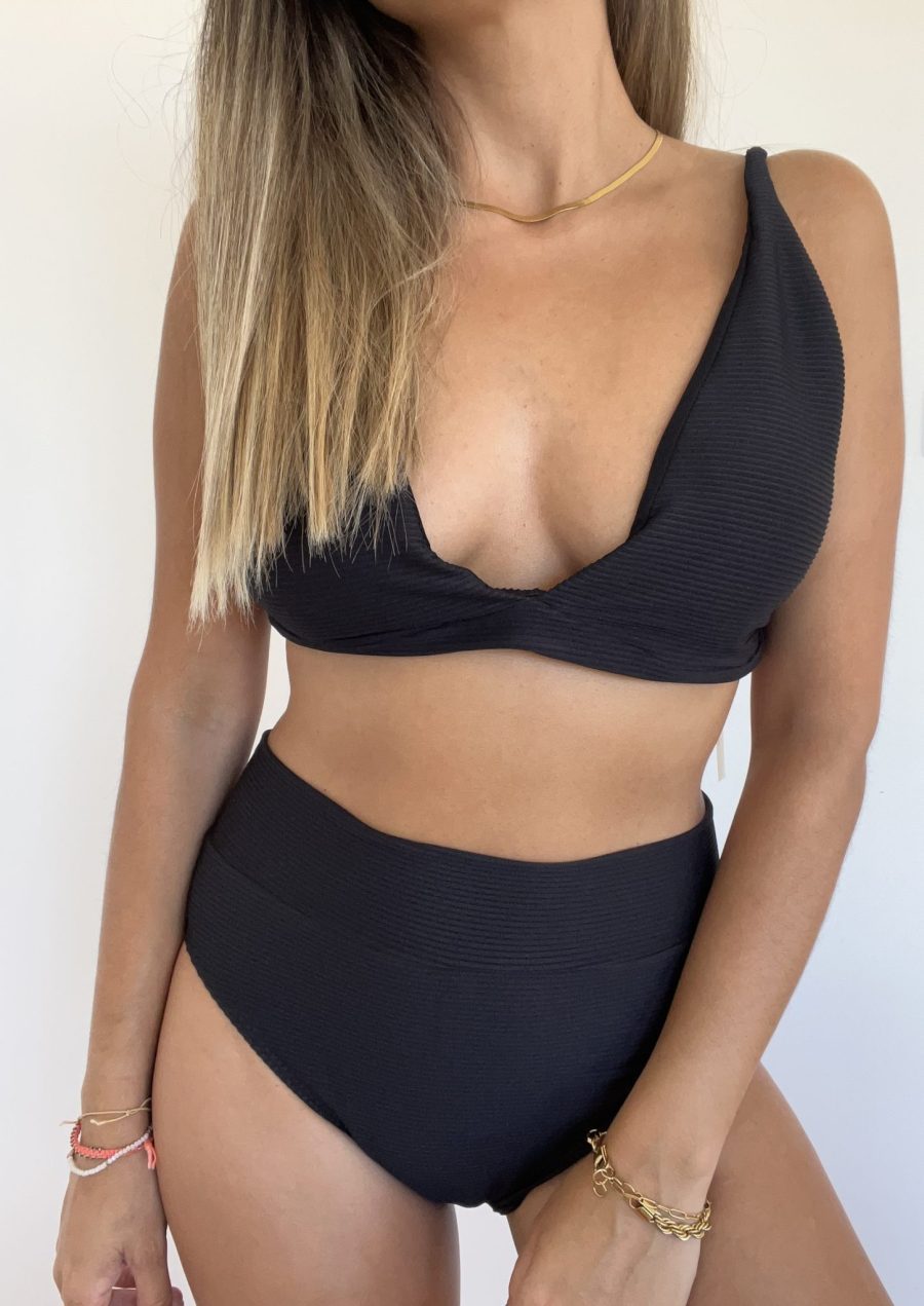 Biquini Preto Riscas com Textura com Cueca Subida