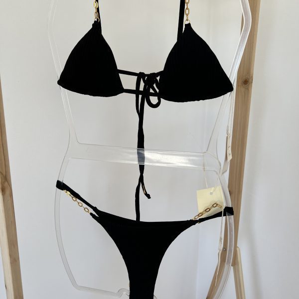 Biquini Preto Triangular Cavado com Textura e Correntes