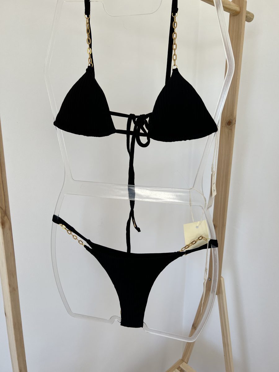 Biquini Preto Triangular Cavado com Textura e Correntes