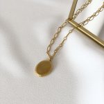 Colar em Aço Dourado 2 em 1 com Pendente Oval
