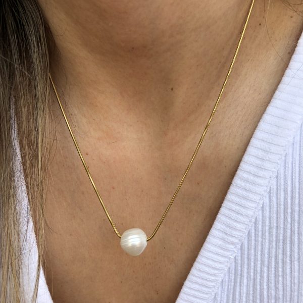 Colar em Aço Dourado com Pérola de Água Doce Grande