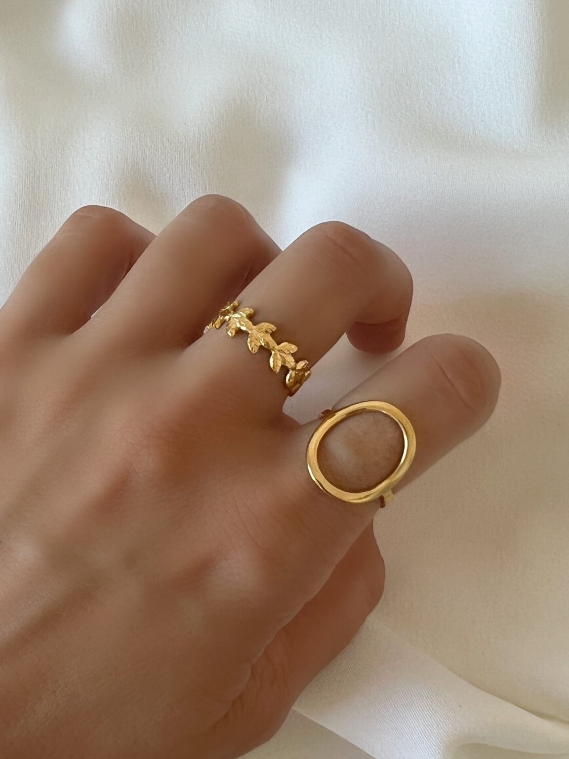 Anel em Aço Ajustável com Círculo Dourado ou Prateado