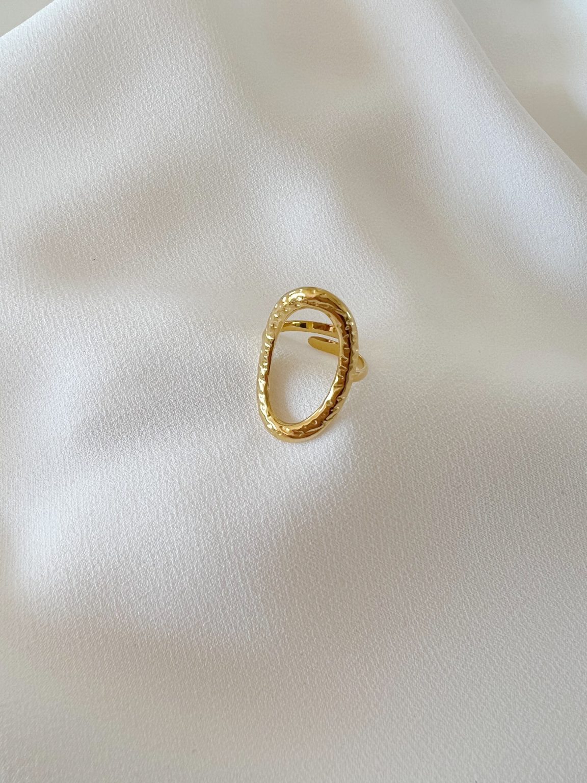 Anel em Aço Dourado Robusto Oval