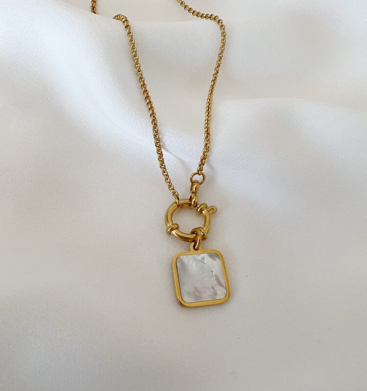 Colar em Aço Durado com Pendente Quadrado Madrepérola