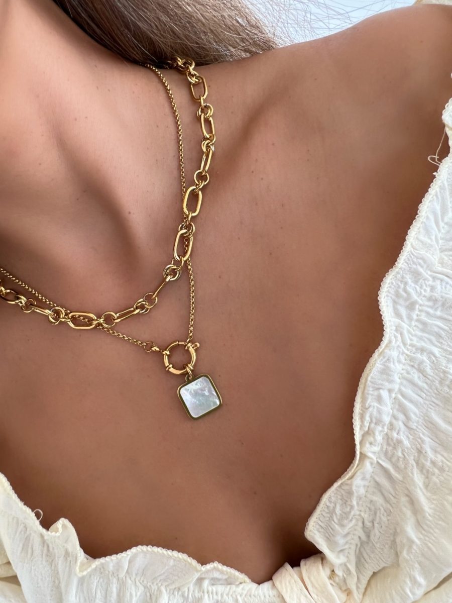 Colar em Aço Durado com Pendente Quadrado Madrepérola